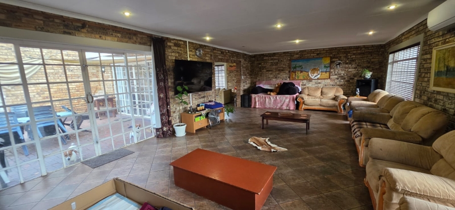 4 Bedroom Property for Sale in Miederpark North West